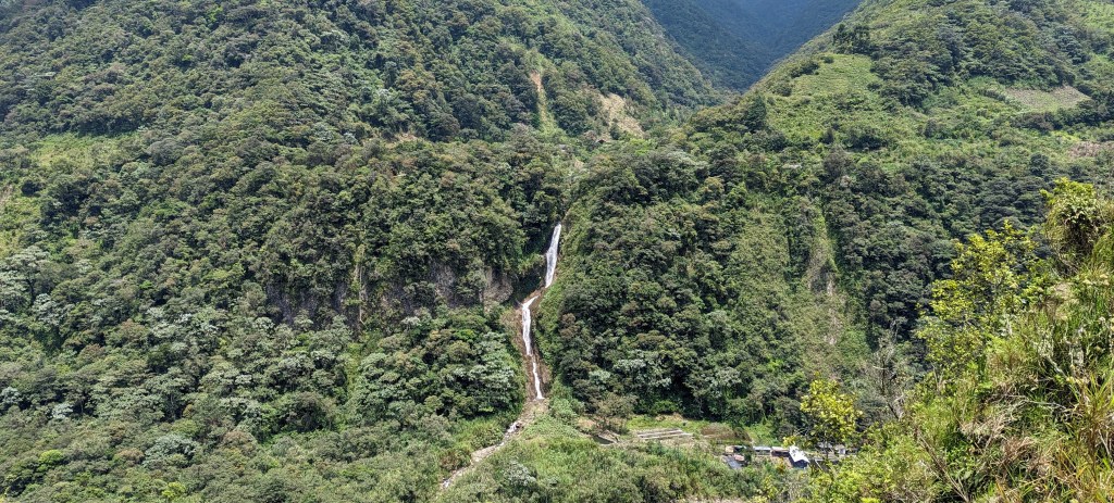 Baños, Station thermale & cascades