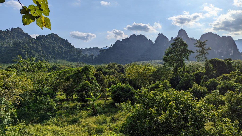 Vang Vieng, entre blue lagoons et grottes incroyables